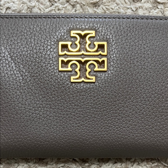 Tory Burch Britten Dark Gray Pebbled Leather Full Zip Continental Wallet - Picture 3 of 16